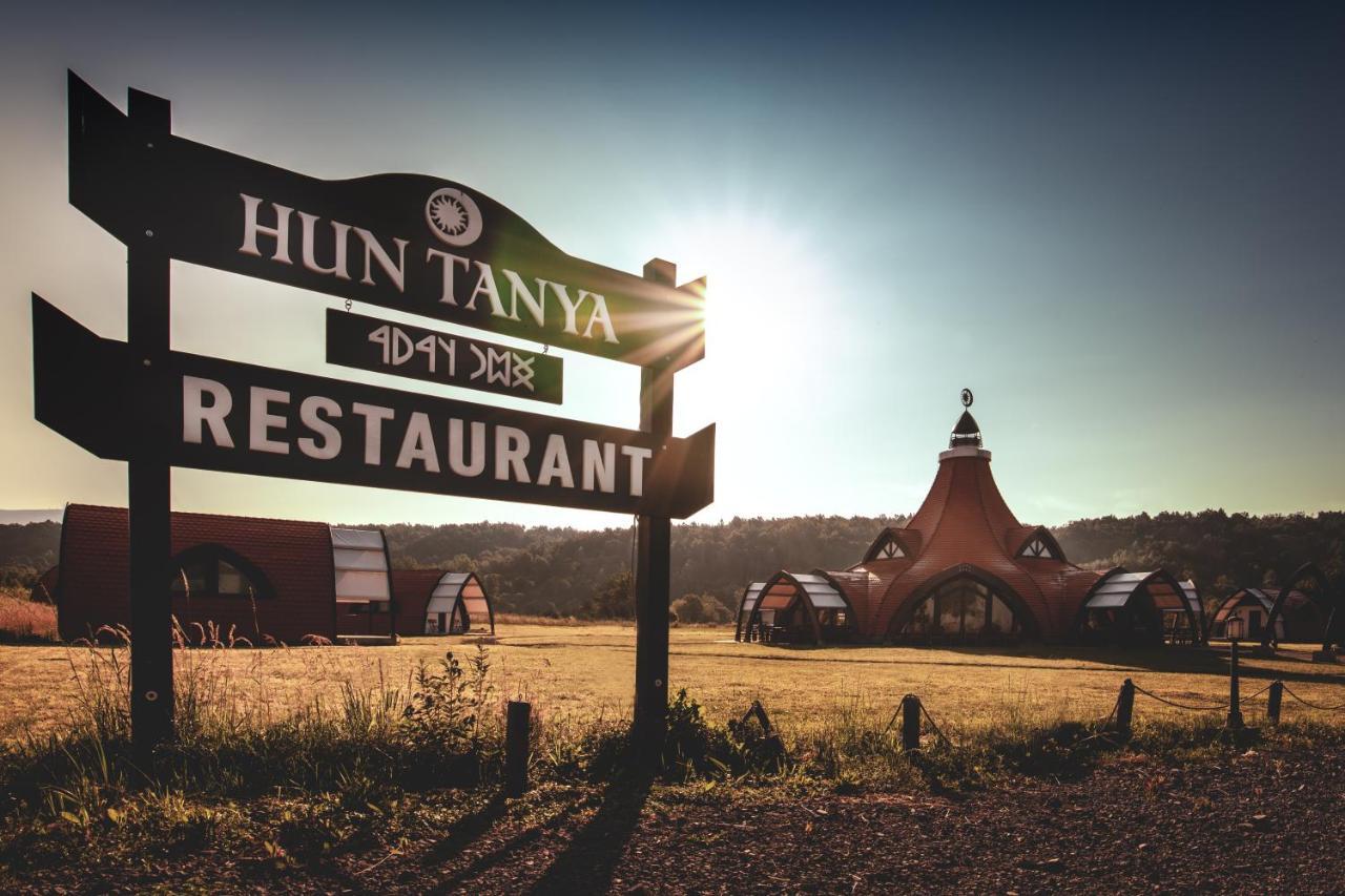 Hunnia - Huntanya Hotel Vlahita Exterior photo
