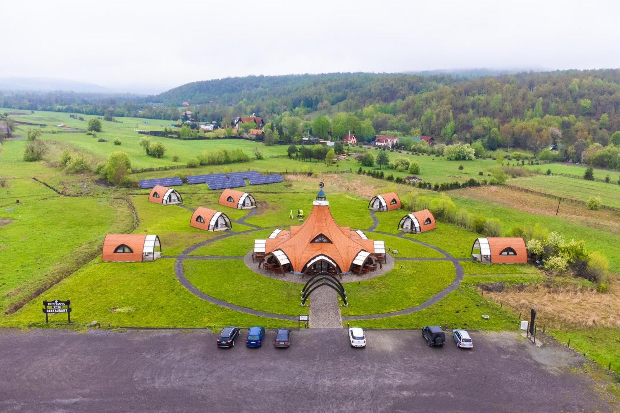 Hunnia - Huntanya Hotel Vlahita Exterior photo